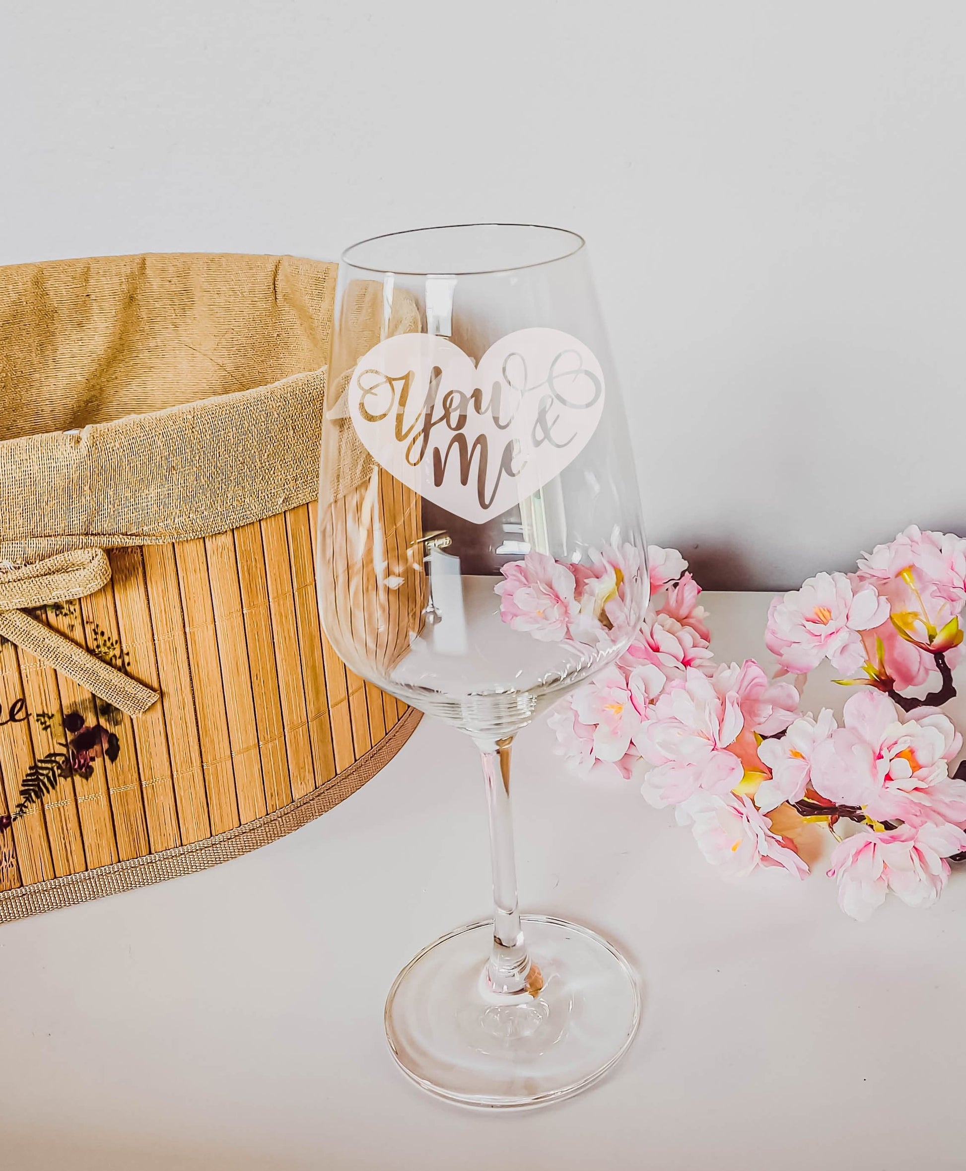 Personalisiertes Weinglas mit Name und You & Me | Longdrink Glas mit Gravur.