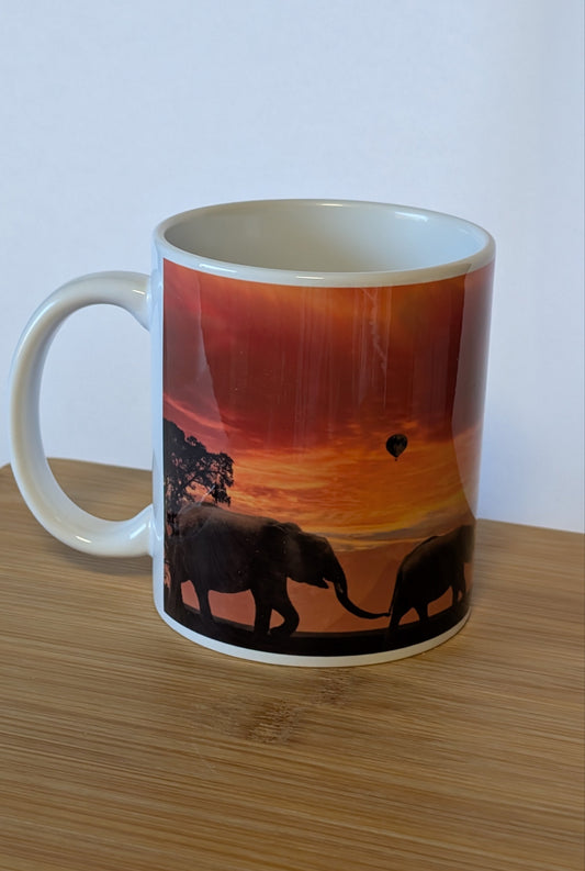 Bedruckte Kaffeetasse Elefanten im Sonnenuntergang