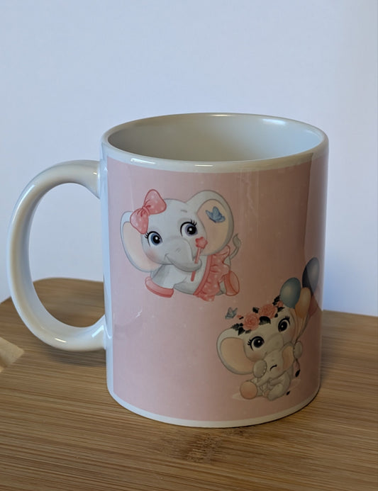 Kindertasse mit süßen Elefanten