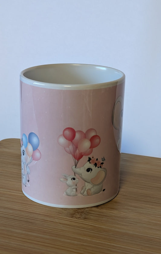 Kindertasse mit süßen Elefanten