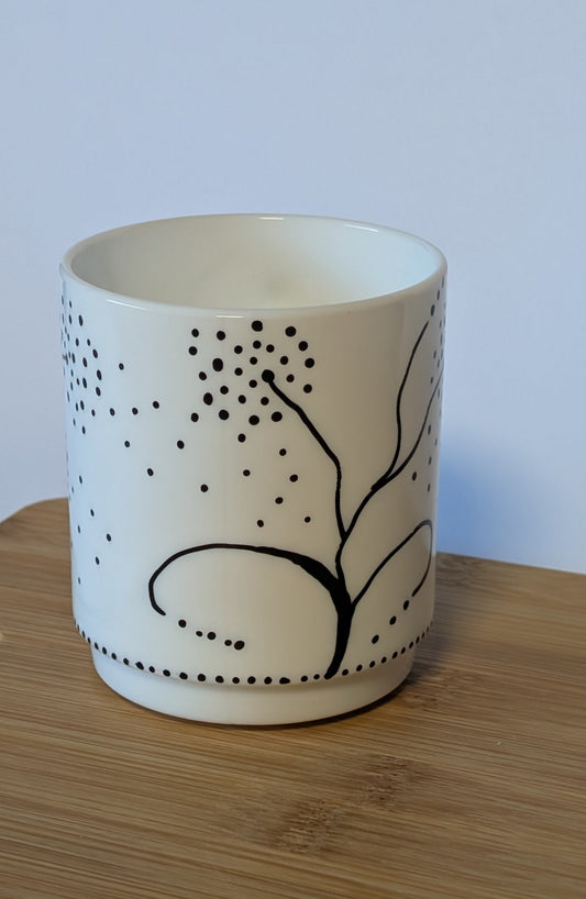 Handbemalte Kaffeetasse mit minimalistischem Design