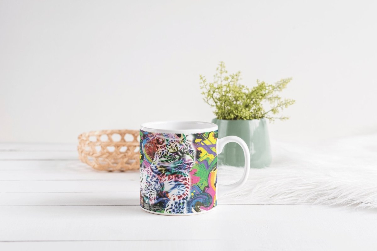 Bedruckte Kaffeetasse Leopard mit abstraktem Neon Motiv | Tasse aus Keramik - Prami's