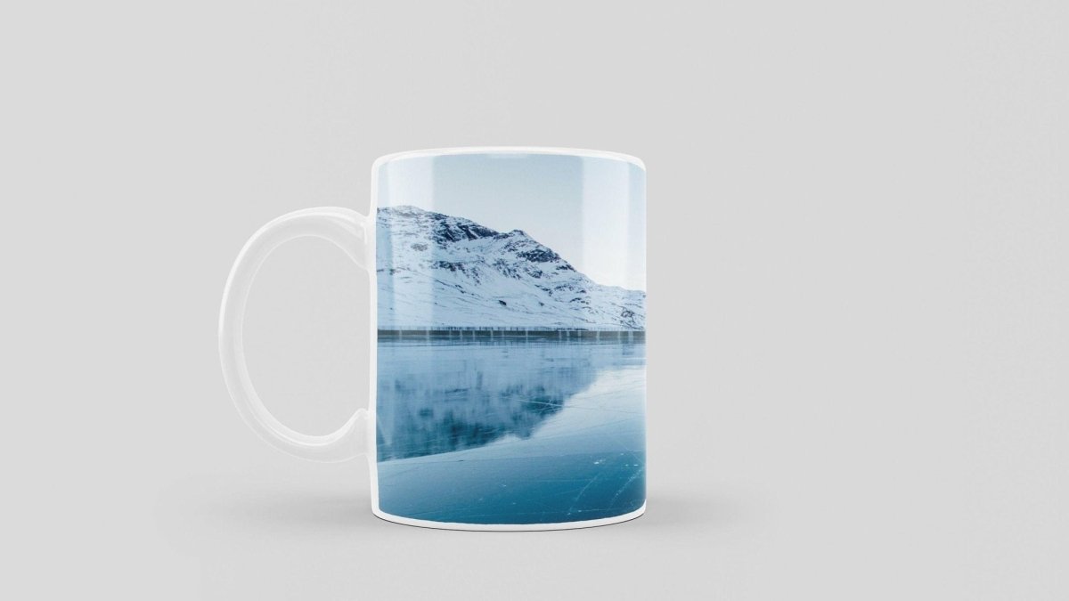 Bedruckte Kaffeetasse mit Pferde Motiv & Berglandschaft | Tasse aus Keramik - Prami's