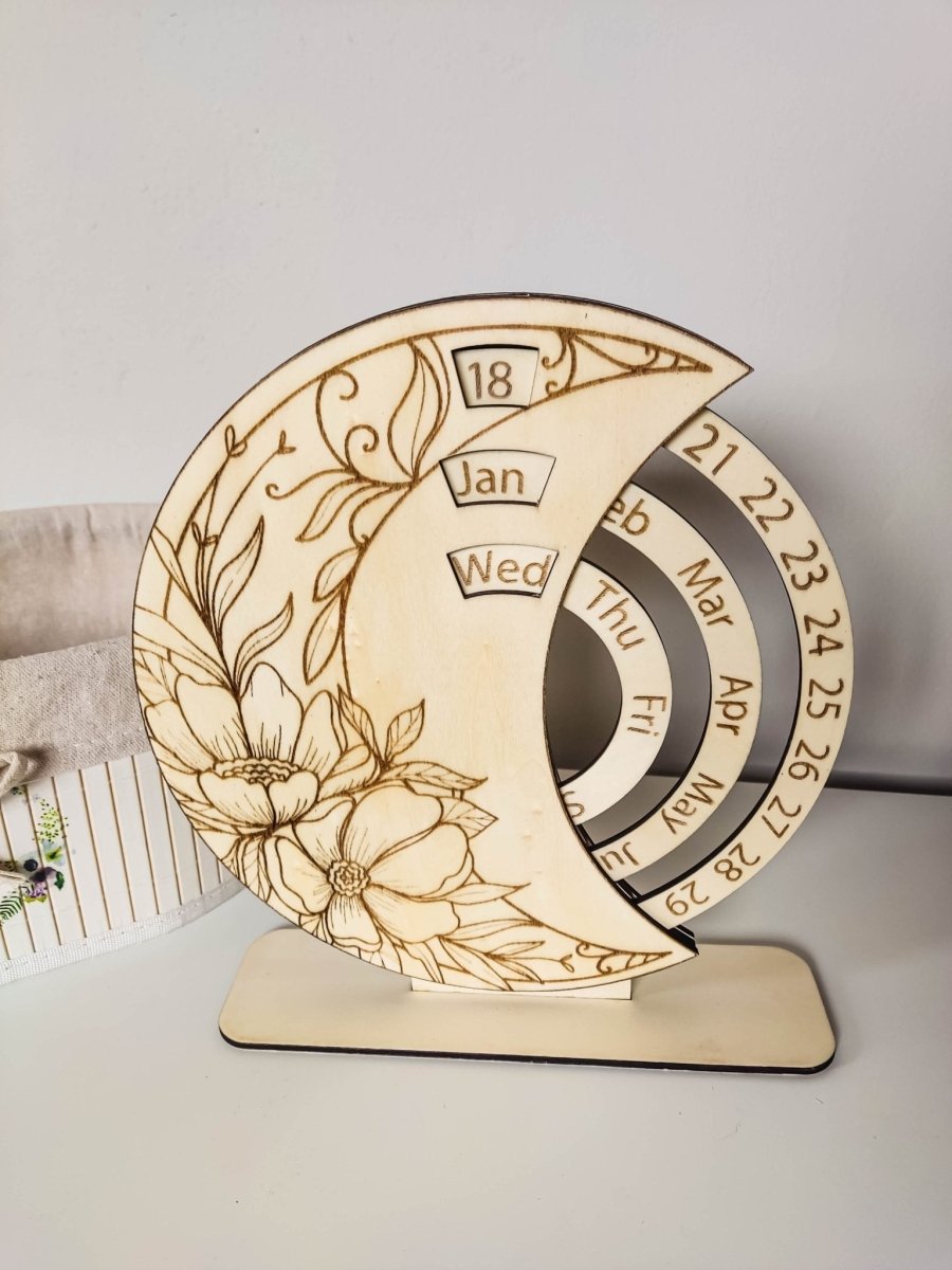 Ewiger Kalender aus Holz - Ästhetisches Design mit graviertem Blumenmotiv für Zuhause - Prami's