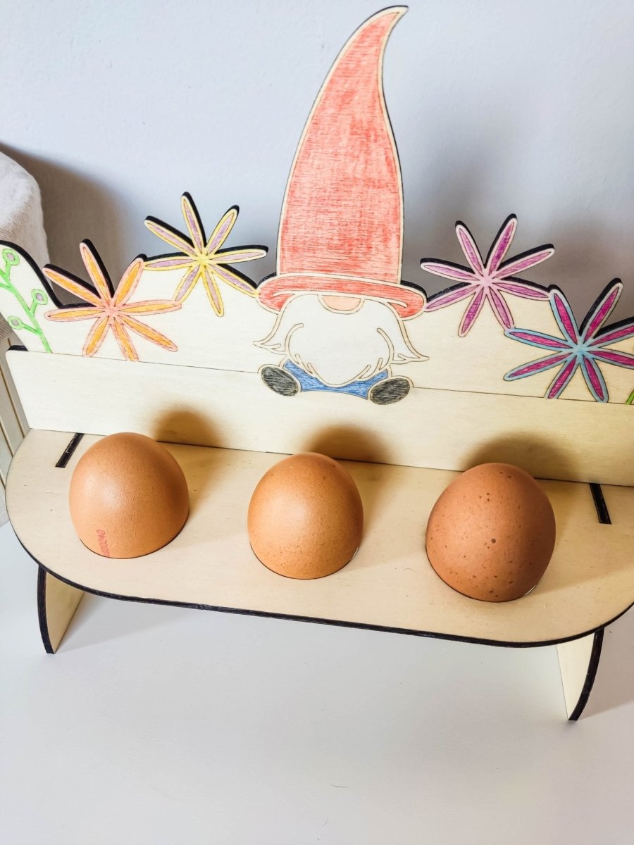 Holz-Eierhalter für 6 Eier mit Gnom und Blumenwiese - Handbemalt - Prami's