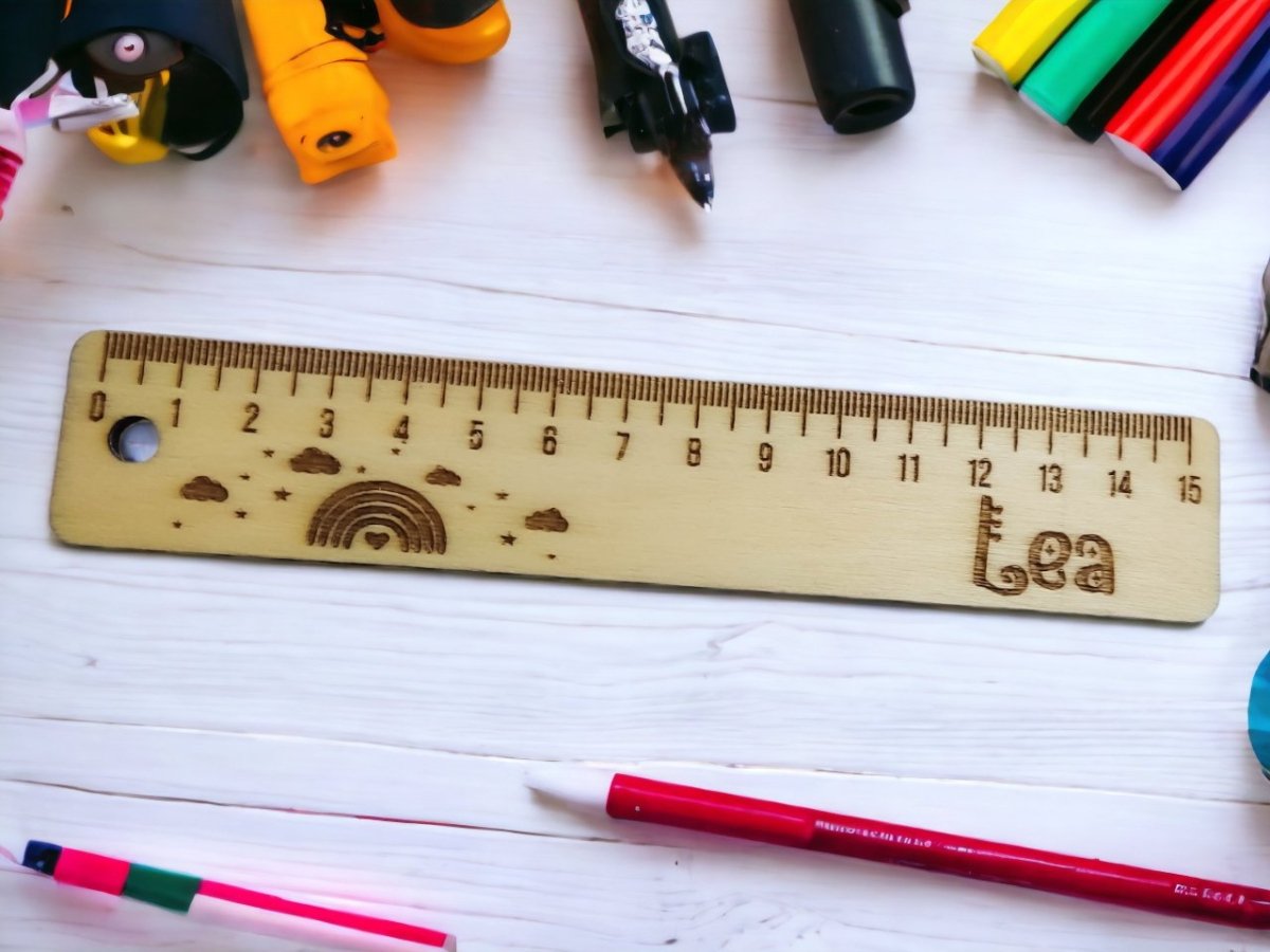 Holzlineal 15 cm mit Gravur und Namen für Kinder - perfektes Geschenk für Schultüte und Basteln - Prami's