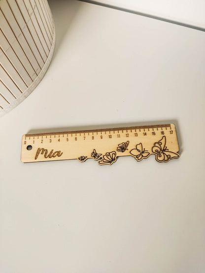 Holzlineal 17 cm mit Gravur und Namen für Kinder - perfektes Geschenk für Schultüte und Basteln - Prami's