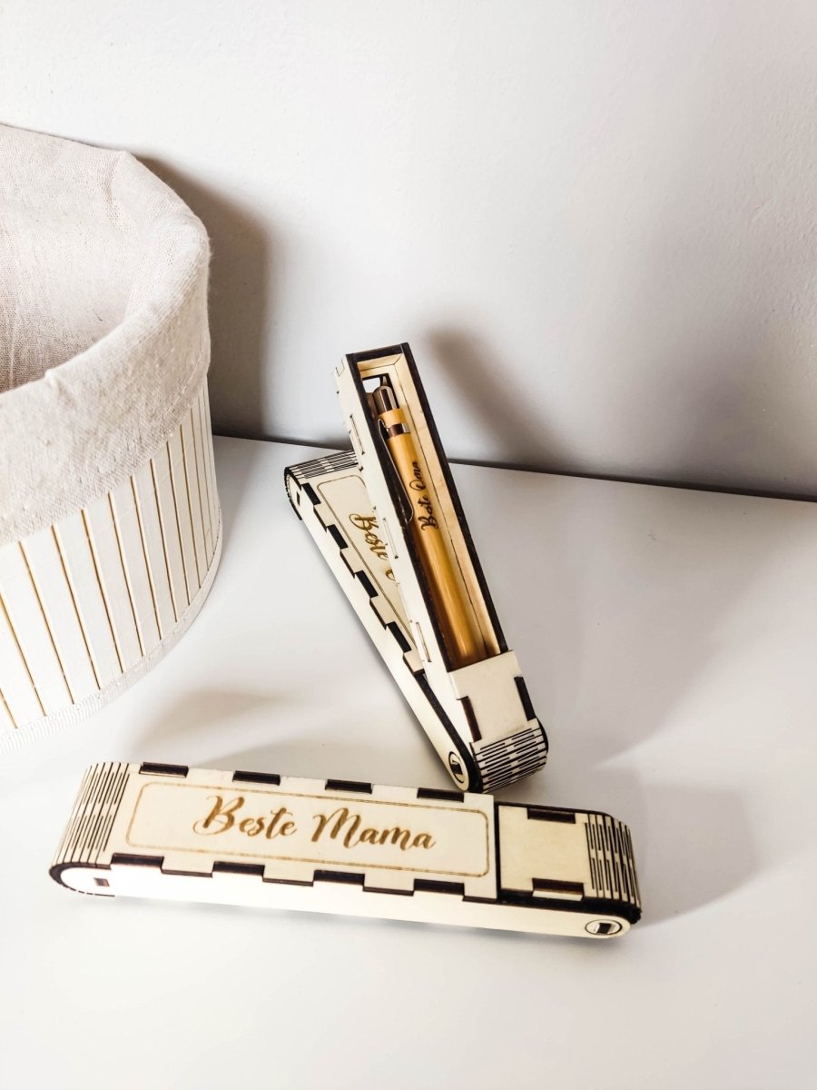 Nachhaltig elegant: Personalisierter Bambus-Kugelschreiber in stilvoller Aufbewahrungsbox - Prami's