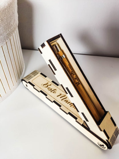 Nachhaltig elegant: Personalisierter Bambus-Kugelschreiber in stilvoller Aufbewahrungsbox - Prami's