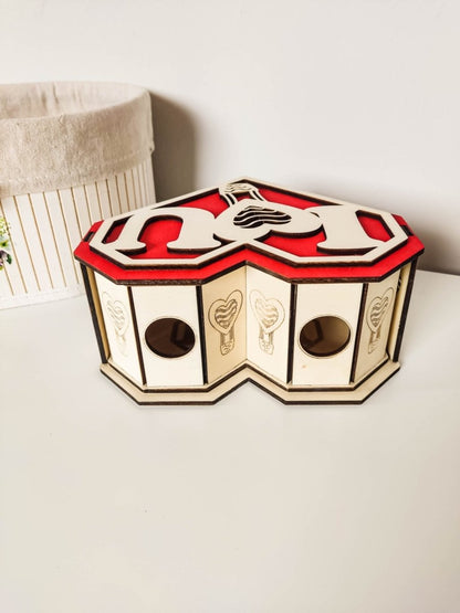 Nachhaltige Geschenkverpackung aus Holz - Einschubbox "Love" mit rotem Hintergrund - Prami's