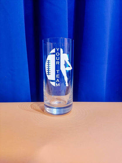 Personalisiertes Weinglas mit Football-Motiv und Teamnamen Gravur - Prami's