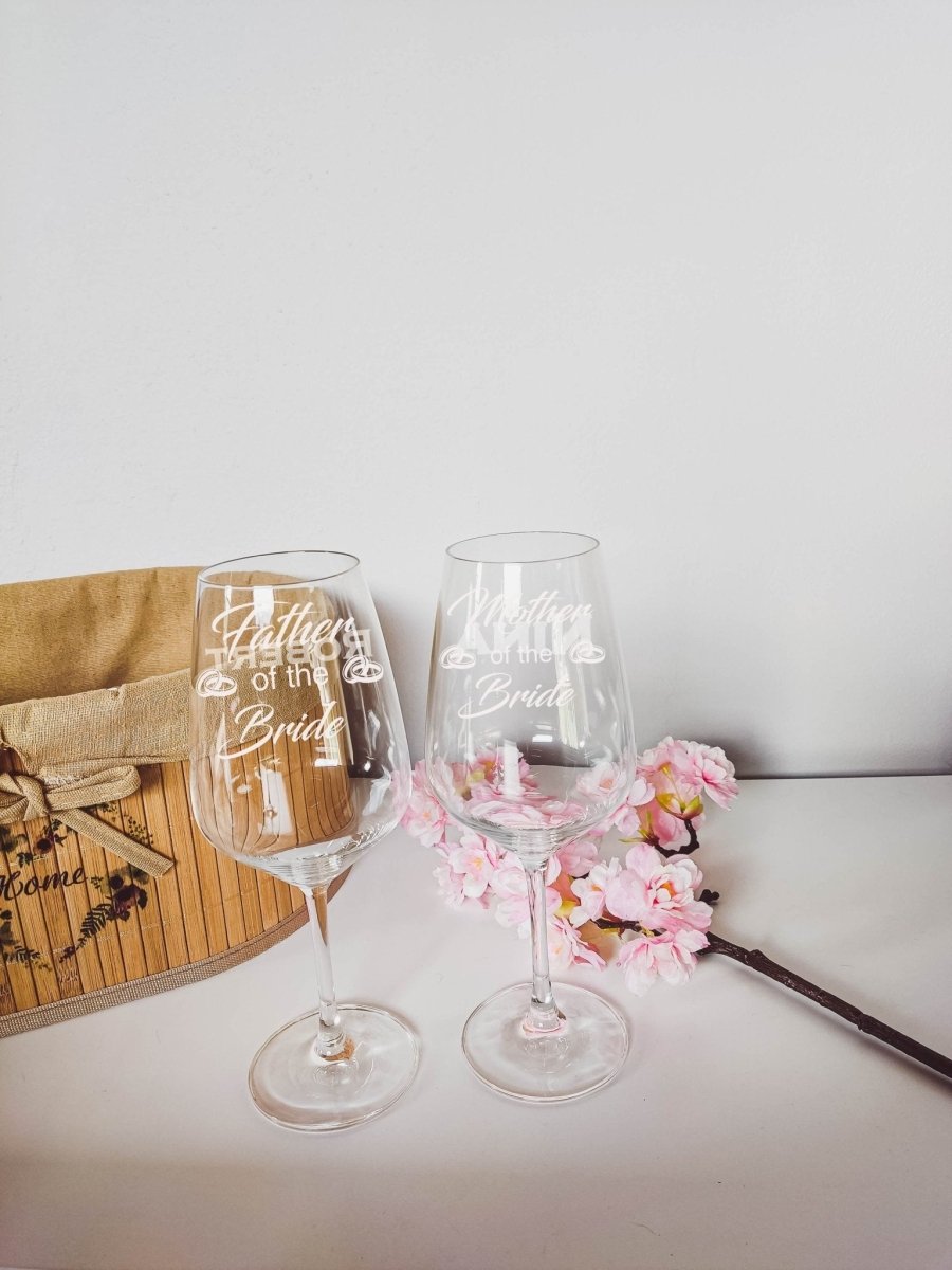 Personalisiertes Weinglas mit Name und Brauteltern Motiv | Gläser für Brauteltern mit Gravur - Prami's