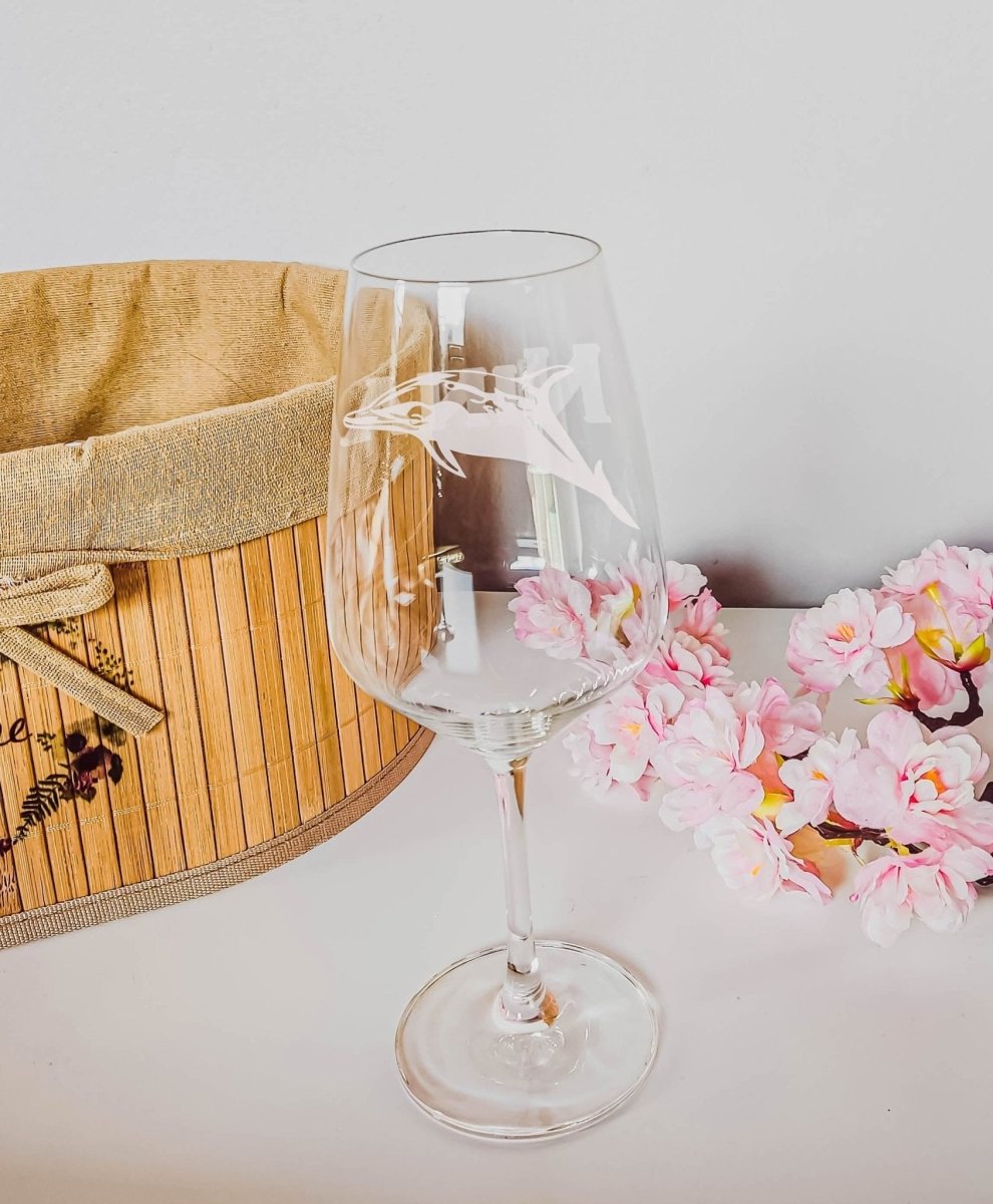 Personalisiertes Weinglas mit Name und Delfin Gravur | Longdrink Glas mit Gravur - Prami's