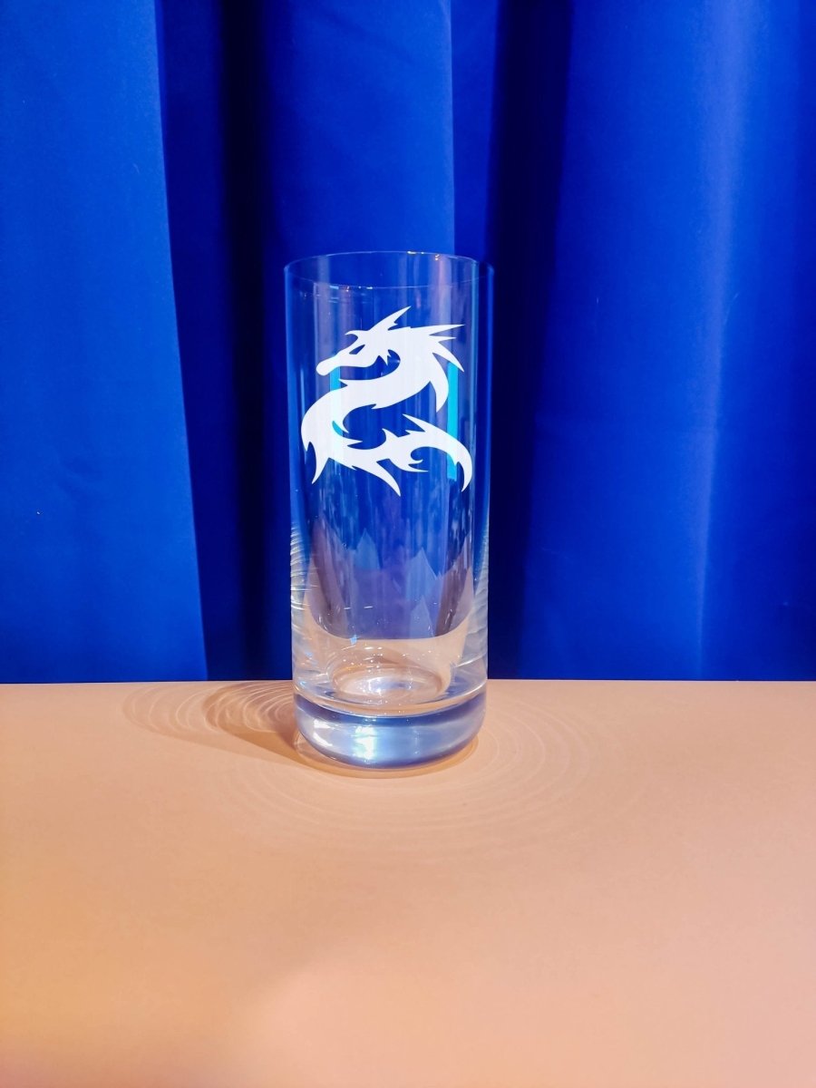 Personalisiertes Weinglas mit Name und Drache | Longdrink Glas mit Gravur - Prami's