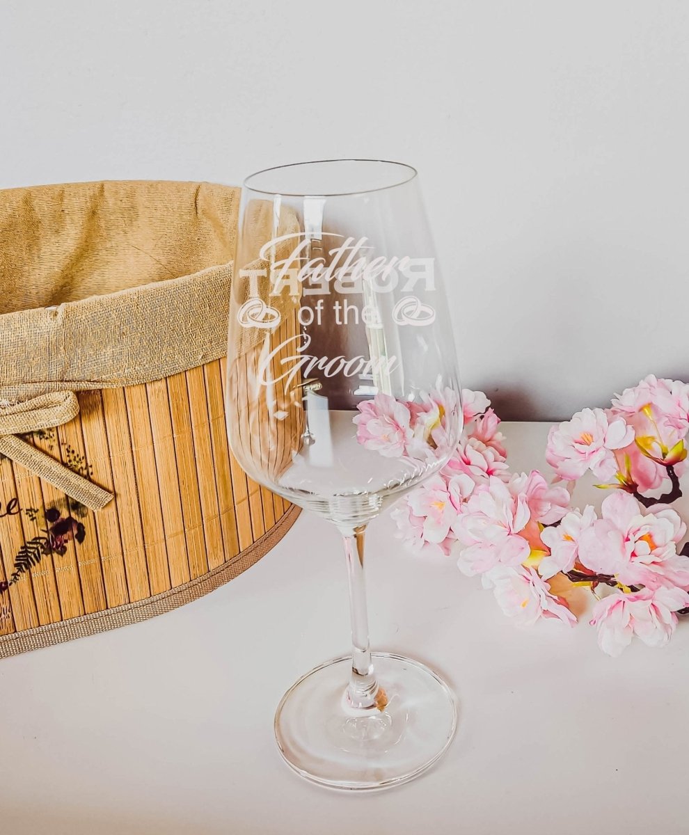 Personalisiertes Weinglas mit Name und Eltern des Bräutigams Motiv - Prami's