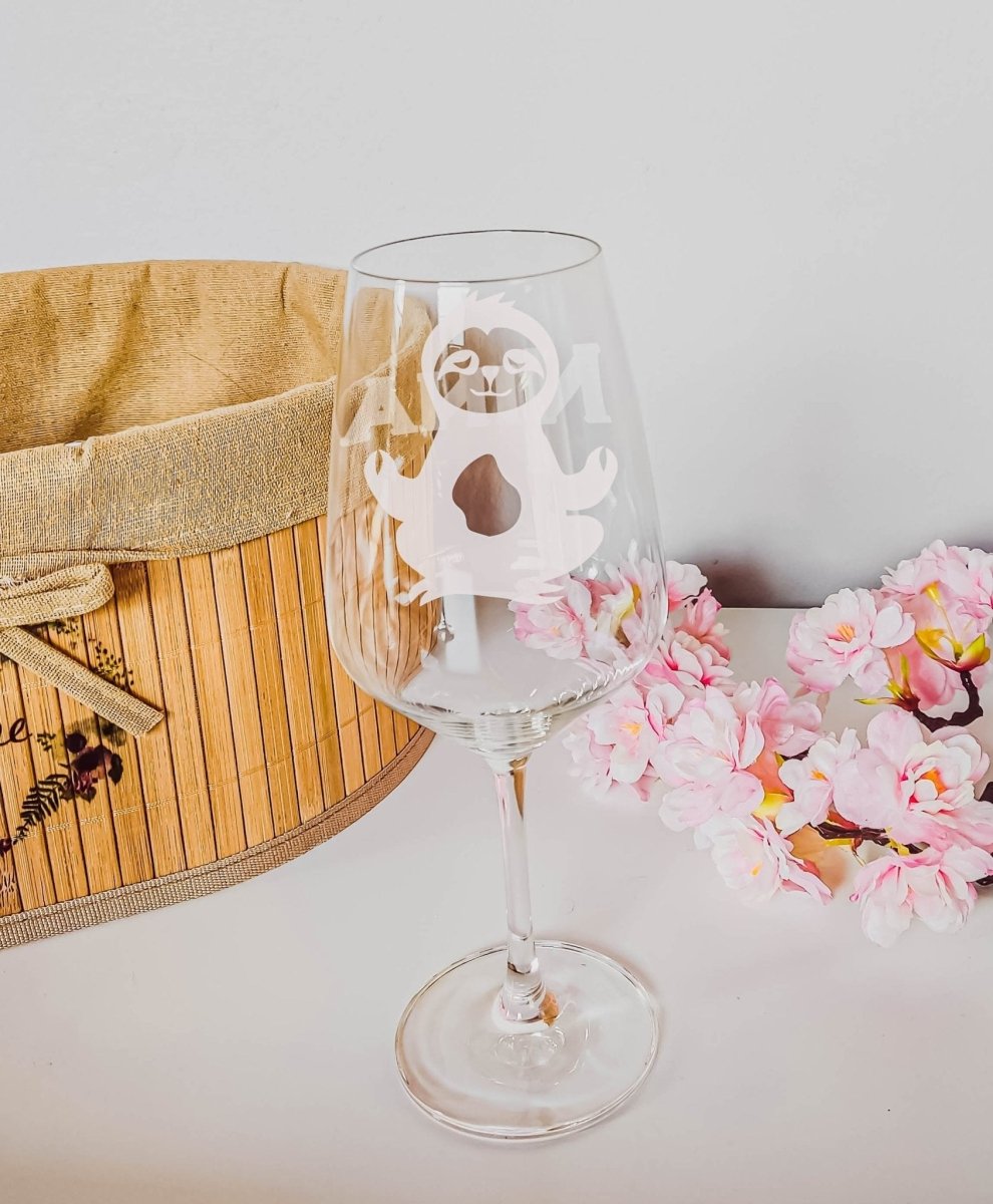 Personalisiertes Weinglas mit Name und Faultier | Longdrink Glas mit Gravur - Prami's