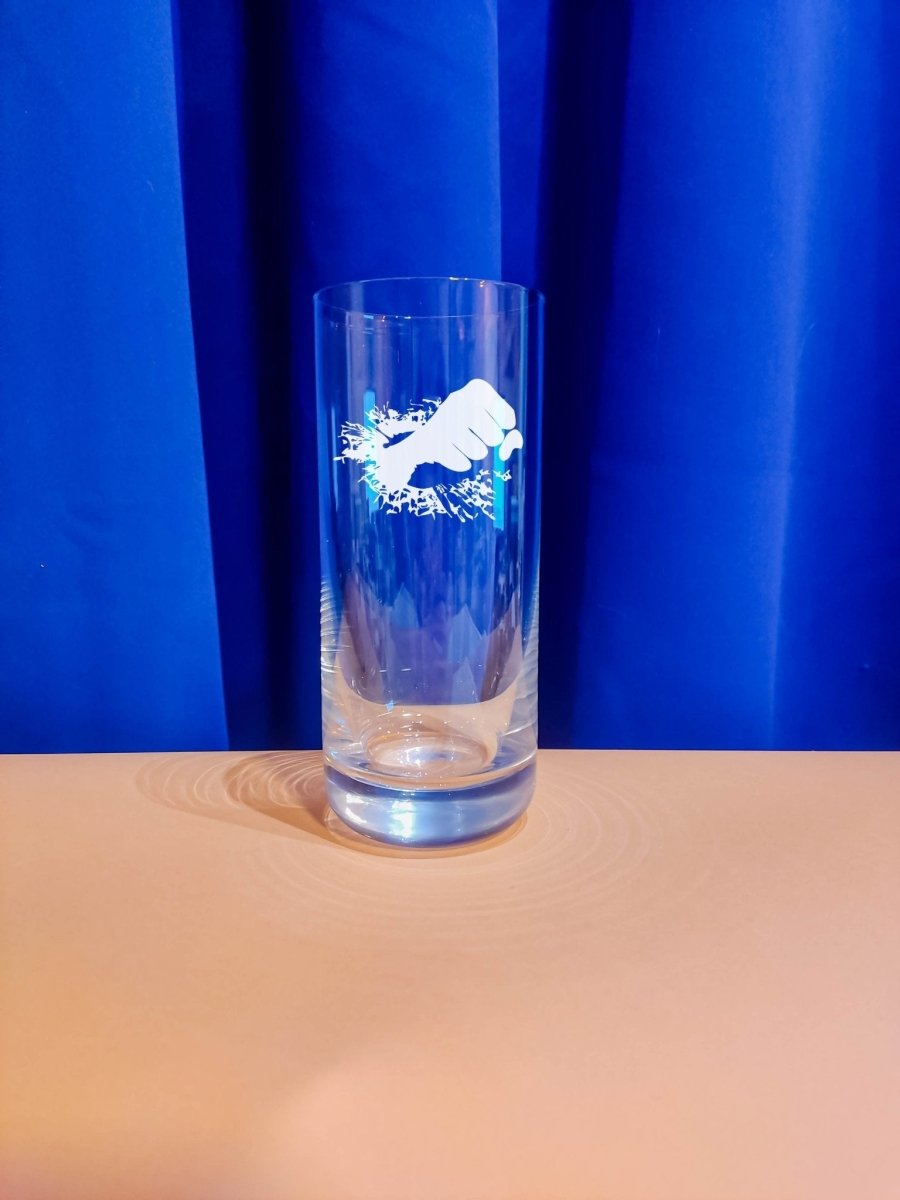 Personalisiertes Weinglas mit Name und Faust Motiv | Longdrink Glas mit Gravur - Prami's