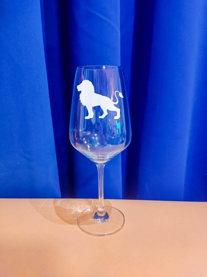 Personalisiertes Weinglas mit Name und Löwe Motiv | Longdrink Glas mit Gravur - Prami's