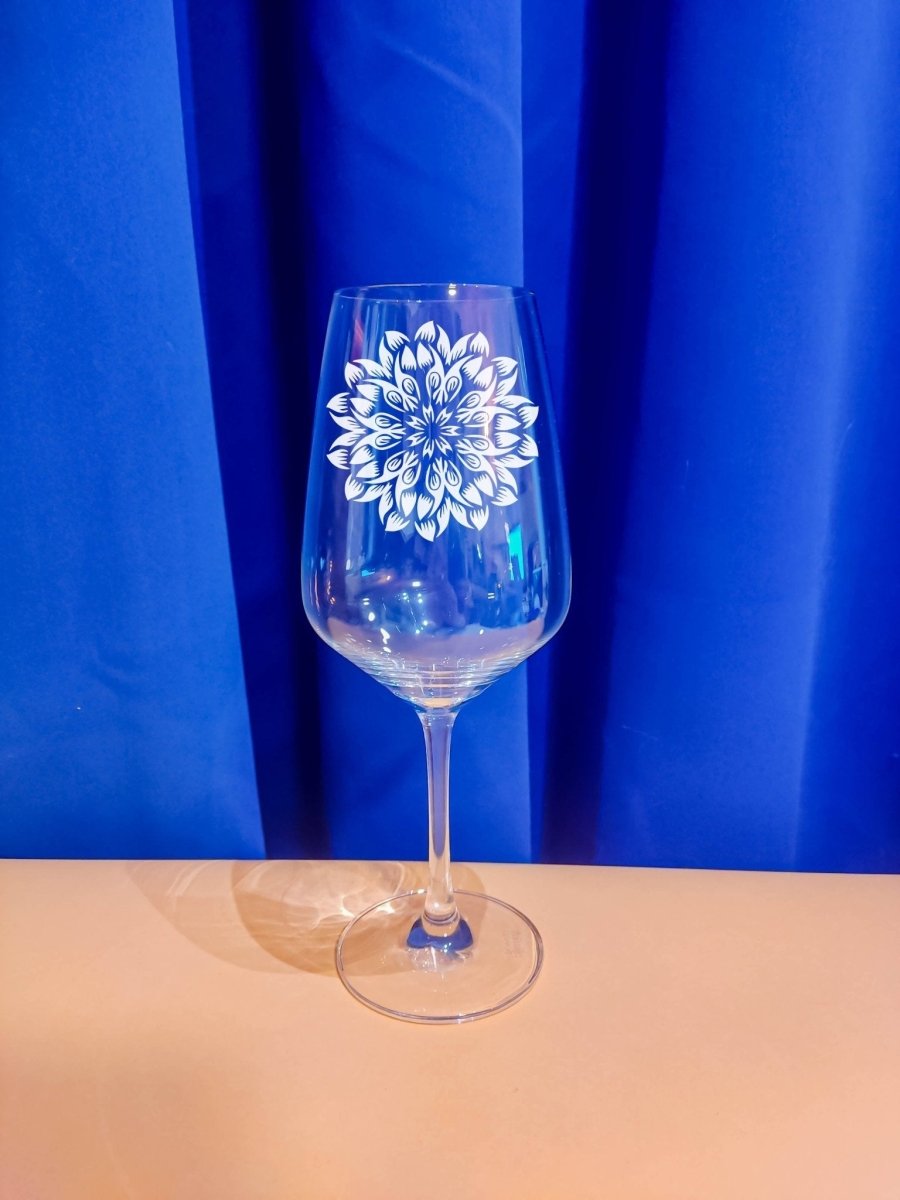 Personalisiertes Weinglas mit Name und Mandala Motiv | Longdrink Glas mit Gravur - Prami's