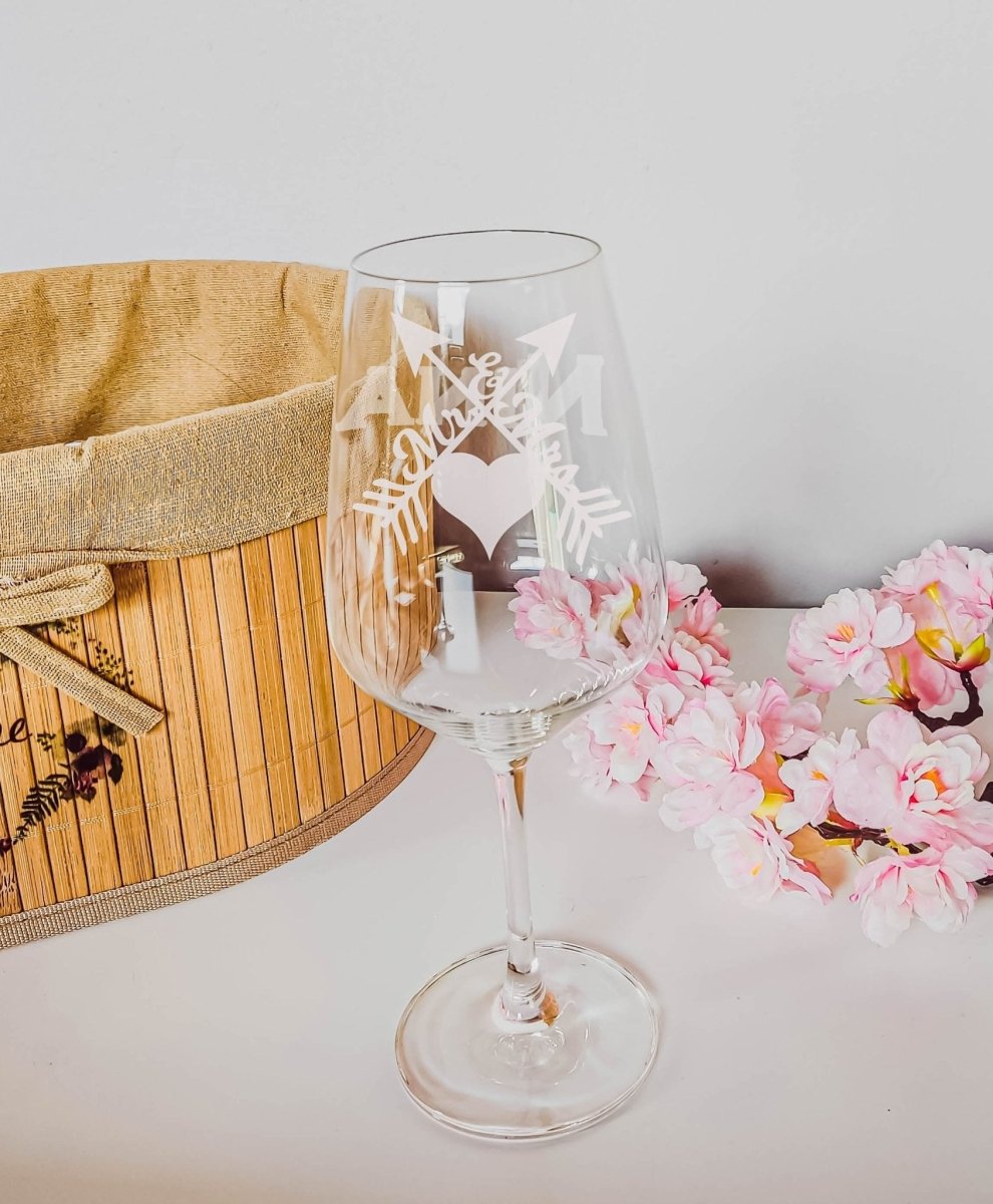 Personalisiertes Weinglas mit Name und Mr&Mrs Motiv | Longdrink Glas mit Gravur - Prami's