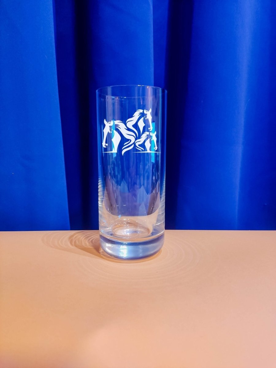 Personalisiertes Weinglas mit Name und Pferde Motiv | Longdrink Glas mit Gravur - Prami's