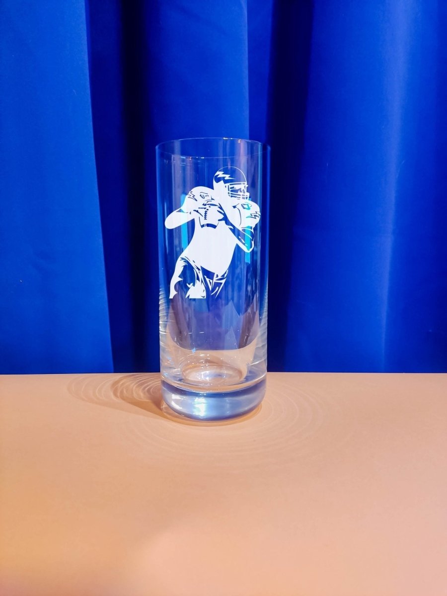 Personalisiertes Weinglas mit Name und Quarterback | Longdrink Glas mit Gravur - Prami's