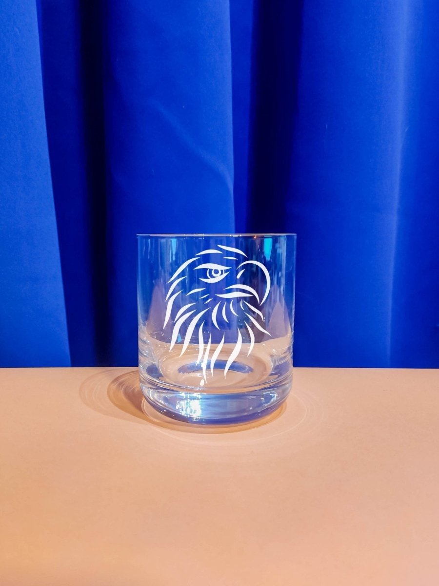 Personalisiertes Whiskyglas mit Name und Adler Motiv | Whisky Glas mit Gravur - Prami's