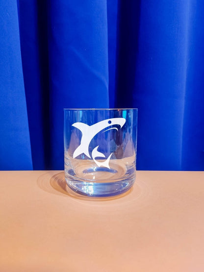 Personalisiertes Whiskyglas mit Name und Hai Motiv | Whisky Glas mit Gravur - Prami's