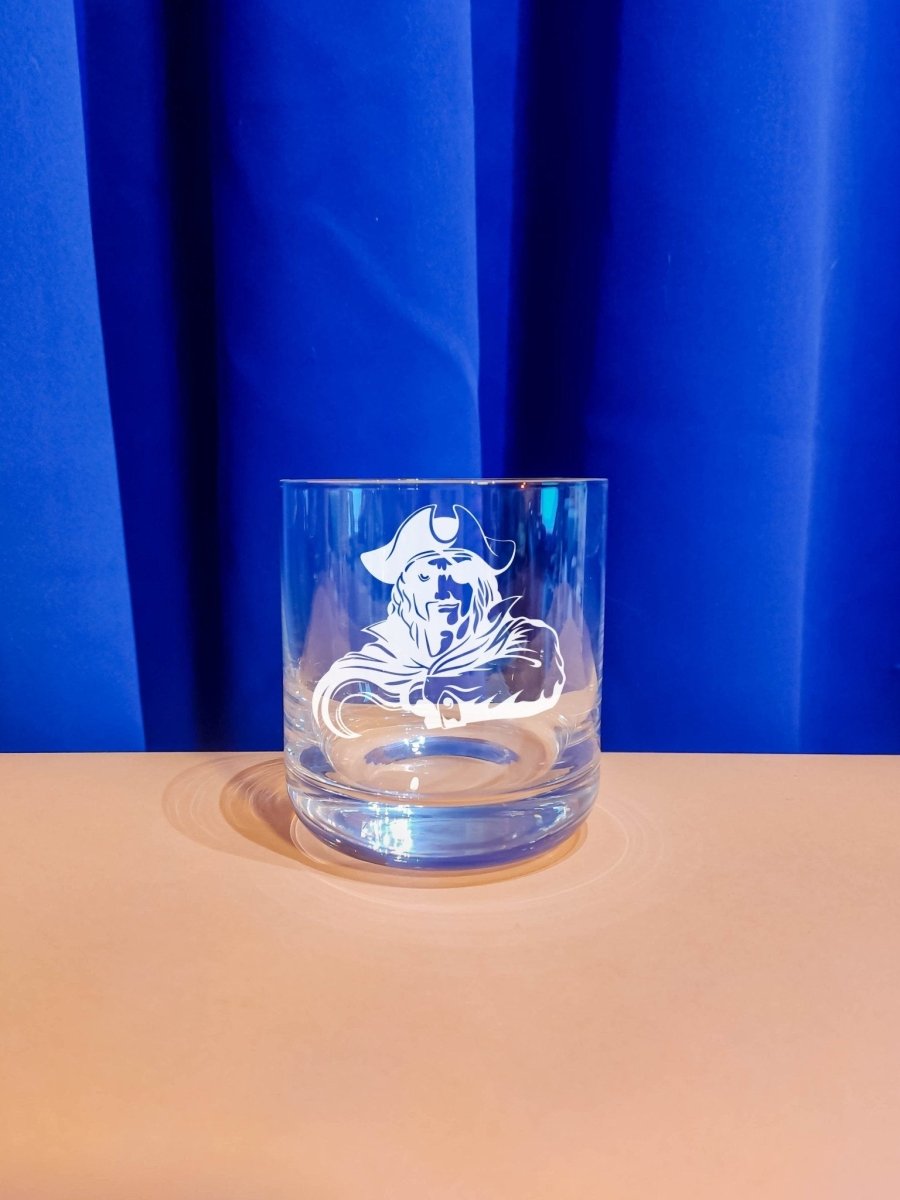 Personalisiertes Whiskyglas mit Name und Pirat Motiv | Whisky Glas mit Gravur - Prami's