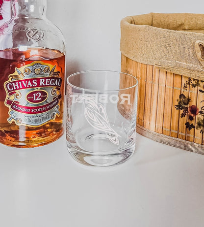 Personalisiertes Whiskyglas mit Name und Rabe Motiv | Whisky Glas mit Gravur - Prami's