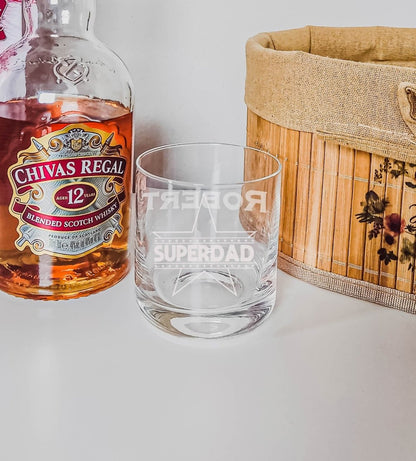 Personalisiertes Whiskyglas mit Name und Superdad Motiv | Whisky Glas mit Gravur - Prami's