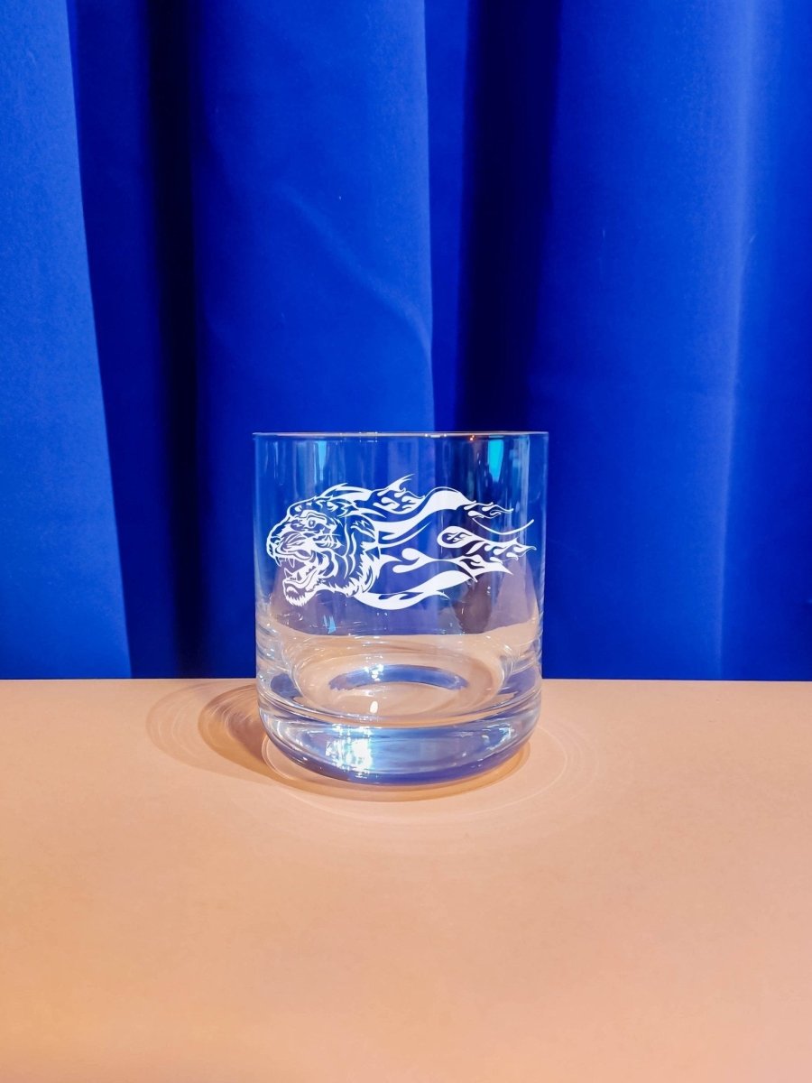 Personalisiertes Whiskyglas mit Name und Tiger | Whisky Glas mit Gravur - Prami's