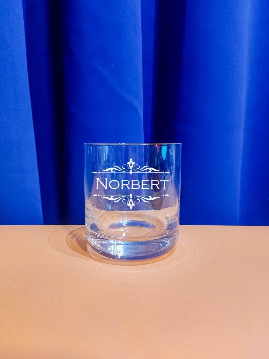 Personalisiertes Whiskyglas mit Name und Wunschtext | Whisky Glas mit Gravur - Prami's