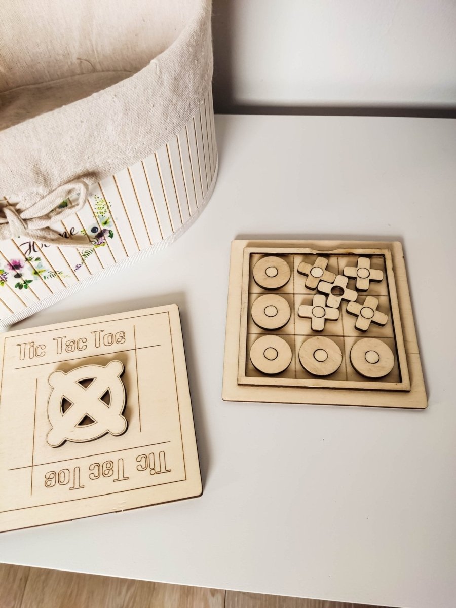 Reise Tic Tac Toe Spiel mit Deckel aus Holz | Brettspiel zum Mitnehmen - Prami's
