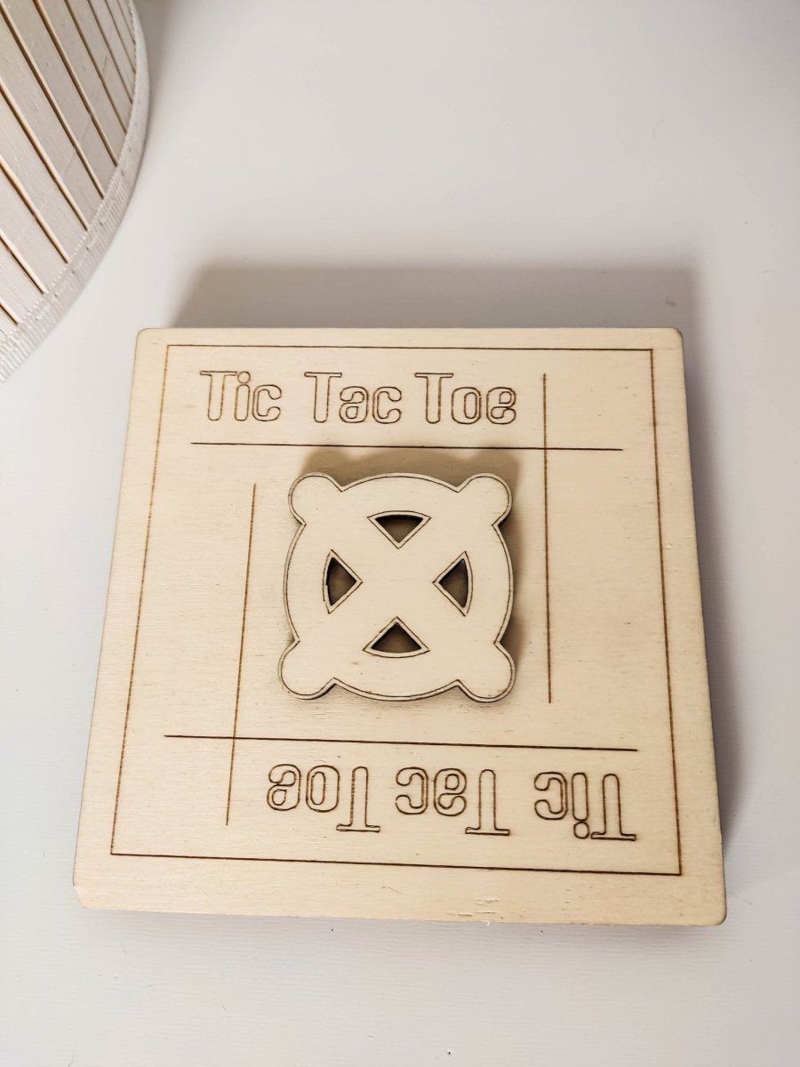 Reise Tic Tac Toe Spiel mit Deckel aus Holz | Brettspiel zum Mitnehmen - Prami's