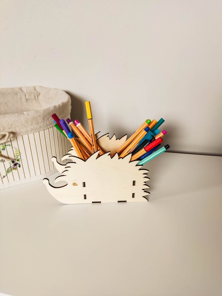 Stiftebecher aus Holz in Igel-Form - Das perfekte Geschenk zur Einschulung oder dem Kindergartenstart - Prami's