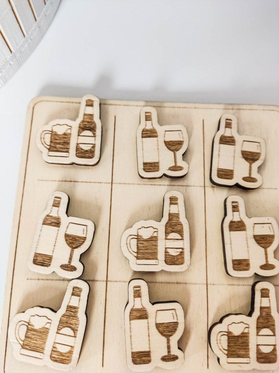 Tic Tac Toe Spiel "Bier & Wein" aus Holz | Brettspiel mit lustigen Figuren | Holzspiele für Erwachsene - Prami's