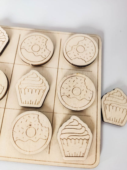 Tic Tac Toe Spiel "Donut & Cupcake" aus Holz | Brettspiel mit süßen Figuren | Holzspiele für Familie - Prami's