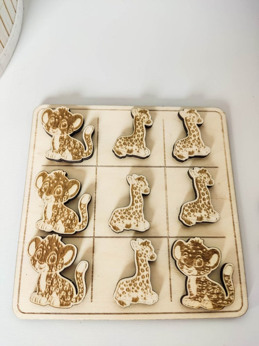 Tic Tac Toe Spiel "Giraffe & Leopard" aus Holz | Brettspiel mit süßen Tier Figuren | Holzspiele für Familie - Prami's