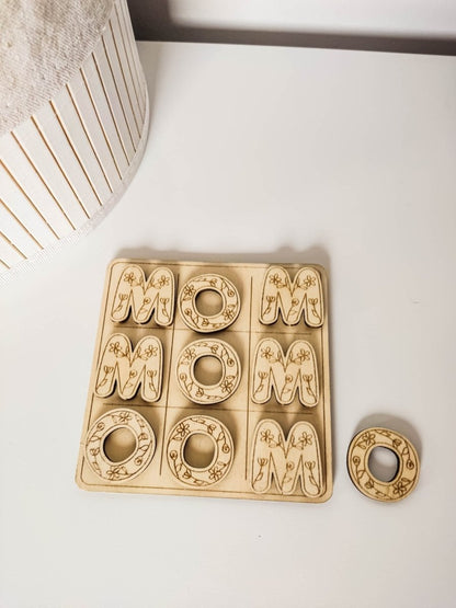 Tic Tac Toe Spiel "MOM" aus Holz | Brettspiel mit süßen Figuren | Holzspiele für Familie | Geschenke für Mütter - Prami's