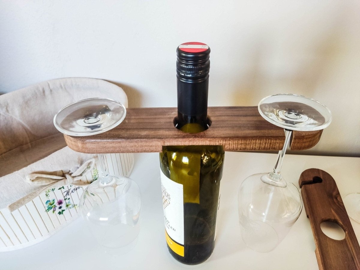 Weinbutler aus massivem Nussholz | Weinglas- und Flaschenhalter für Weinflaschen und bis zu 4 Weingläser - Prami's